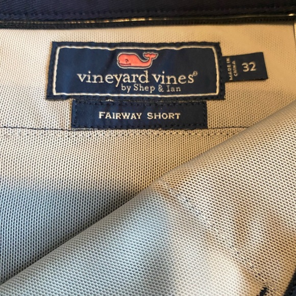 Vineyard Vines Mens blue shorts - Picture 2 of 3